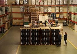 Nave donde se almacenan los productos básicos que reparte el Banco de Alimentos de Valladolid.