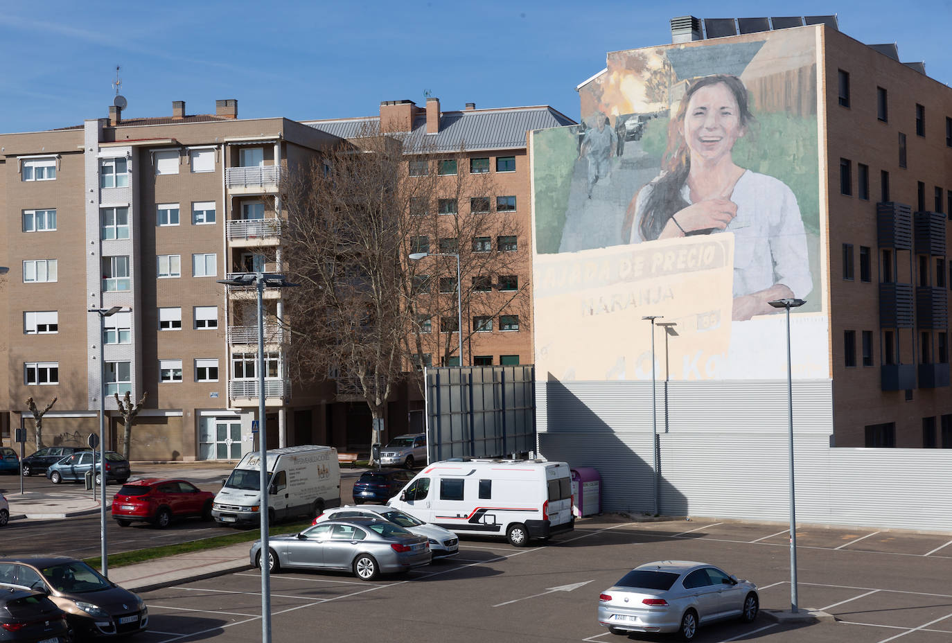 Realizado por Pablo Astrain dentro del proyecto Distrito Vertical, mural 'Naranja' está dedicado a todos los trabajadores de los supermercados. Astrain ha investigado la situación y los métodos de marketing que fomentan el consumo y los ha usado para crear esta obra. Se encuentra a la altura del número 30 del citado paseo.