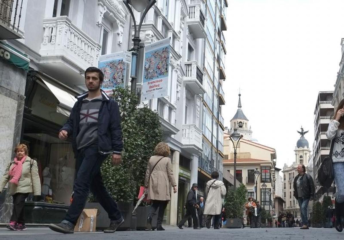 Calle Santiago de Valladolid, con las viviendas más caras de la comunidad autónoma.