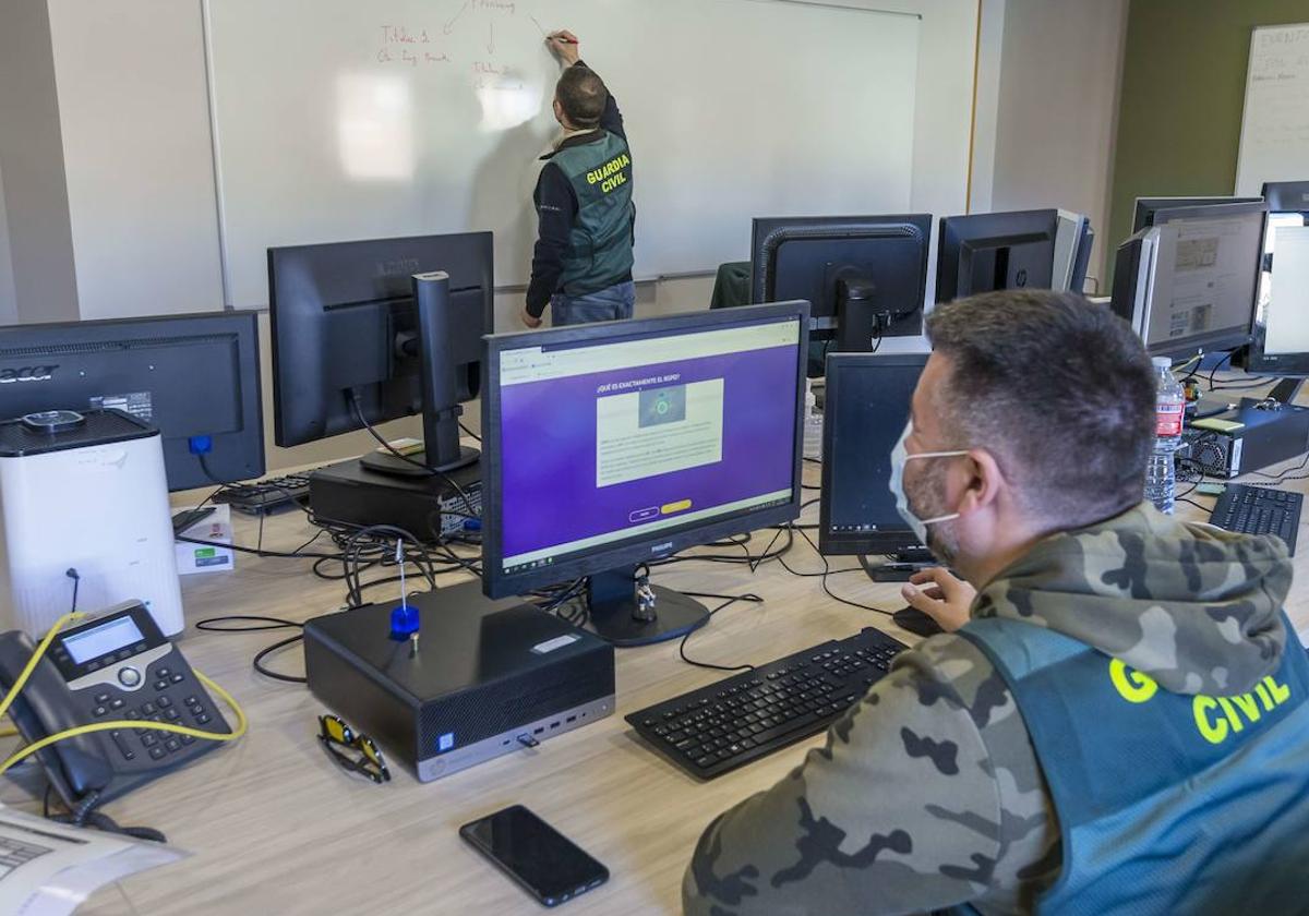 'Equipo @' de a Guardia Civil contra la ciberdelincuencia.