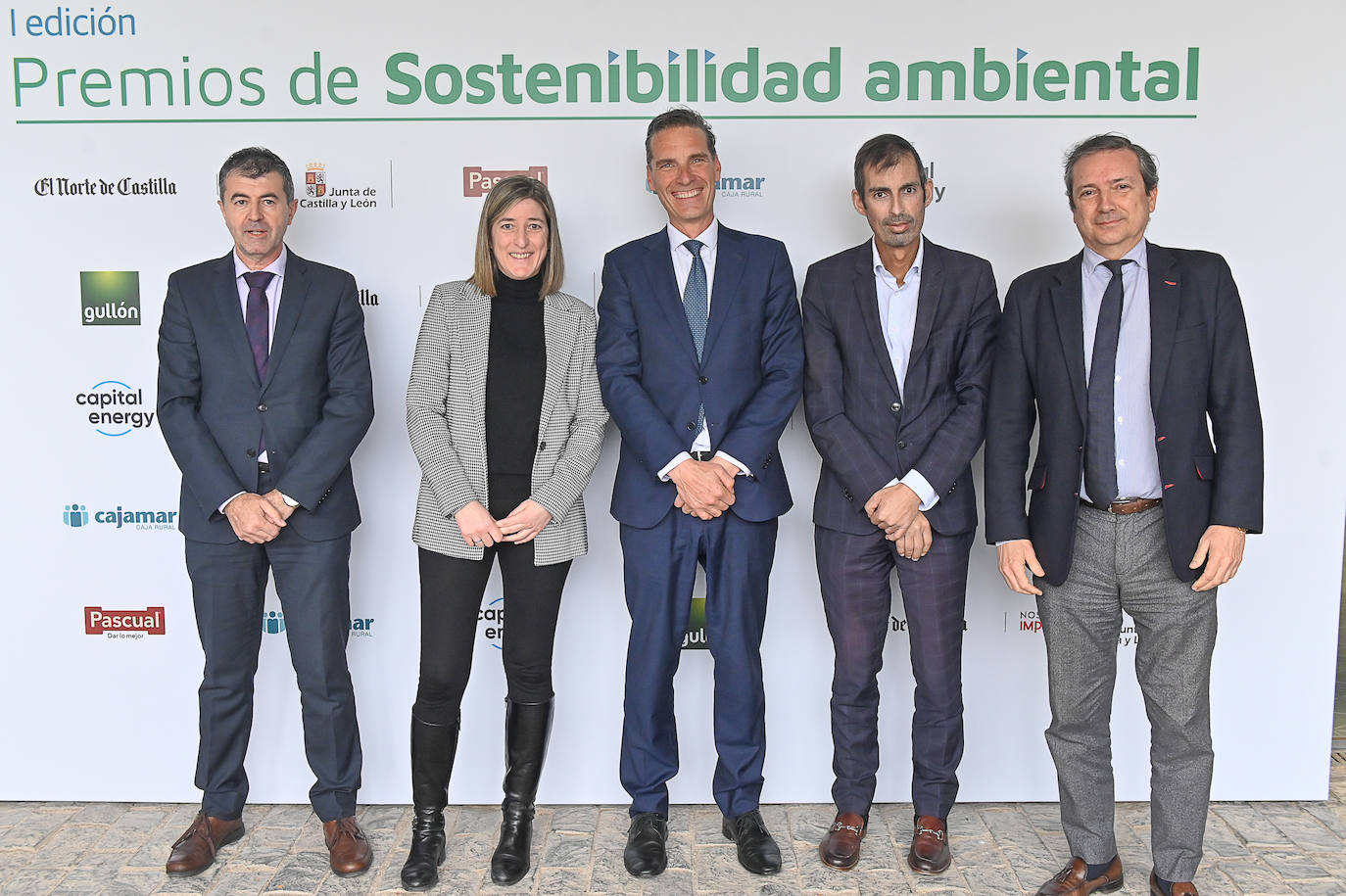 Alfonso Díez, Laura Aumente, Raúl Ortega, Trinitario Cadenas y Jesús Santamaría (grupo grande de Cajamar).