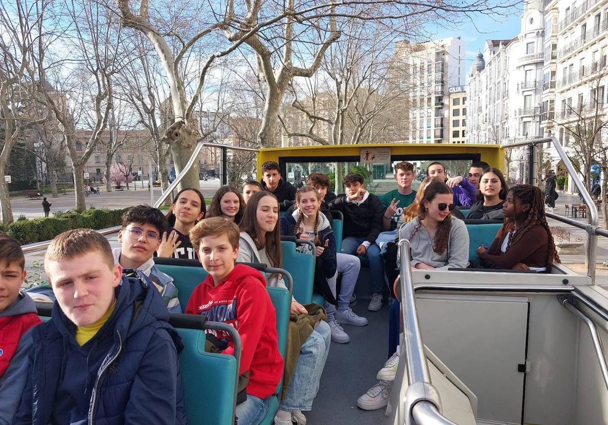 Alumnos alemanes, junto a sus colegas vallisoletanos, en un recorrido por la ciudad.