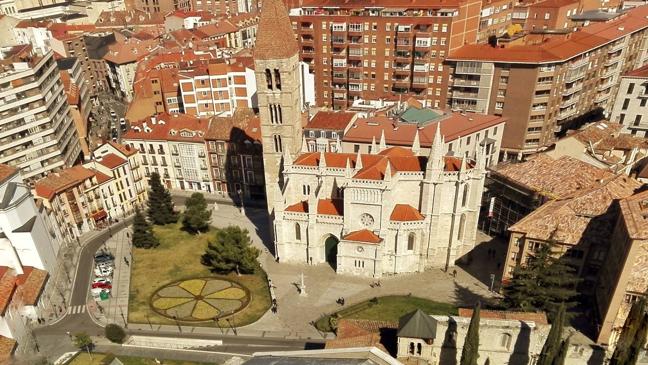 Imagen después - Vistas aéreas de La Antigua en 1981 y 2019.