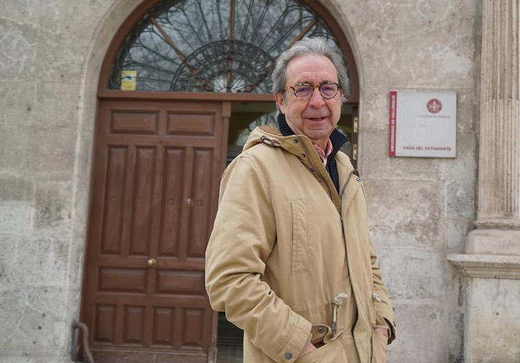 Jesús Anta, ante la Casa del Estudiante, en la zona que constituye uno de sus rincones favoritos de Valladolid.