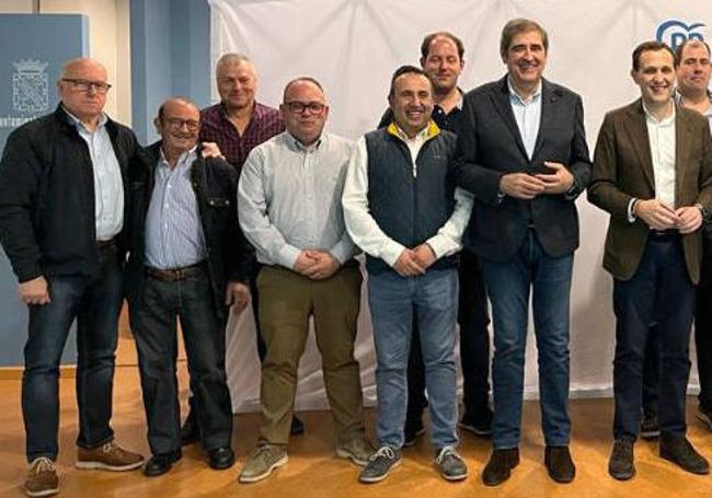 A la izquierda, Alfonso Centeno, alcalde de Olmedo. A la derecha, Conrado Íscar. Ambos, en el acto de presentación de candidatos a alcaldes en la provincia de Valladolid.