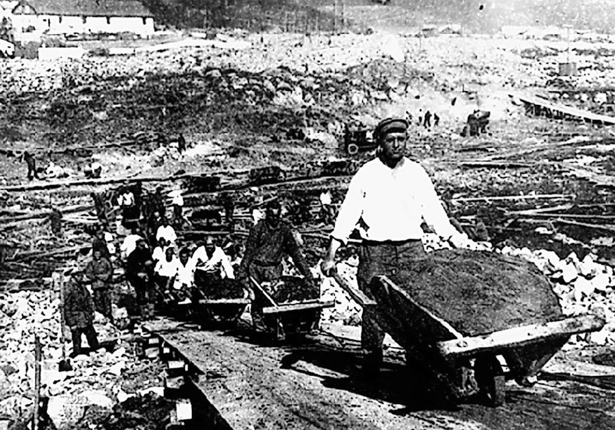 Trabajadores en un gulag de la época de Stalin.