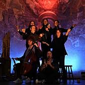 El yacente sale de la urna