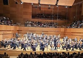 Un auditorio lleno recibió a la OSCyl, dirigida por Urbanski.