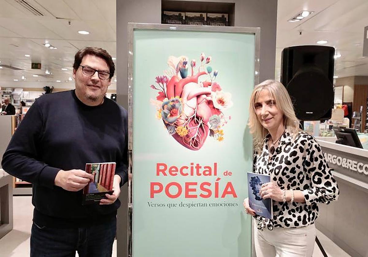 Boris Rozas y Carmen Herrero, en la librería de El Corte Inglés.