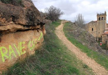 Los grafitis se extienden al extrarradio y ponen en peligro el paisaje protegido