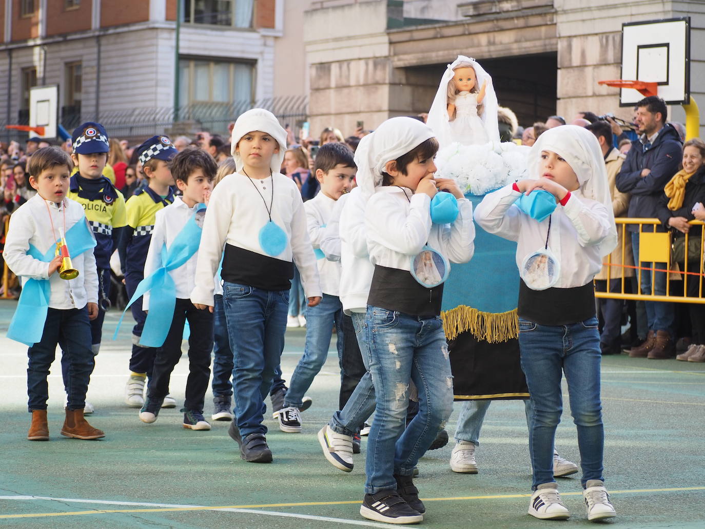 Procesión de Semana Santa del colegio Lourdes
