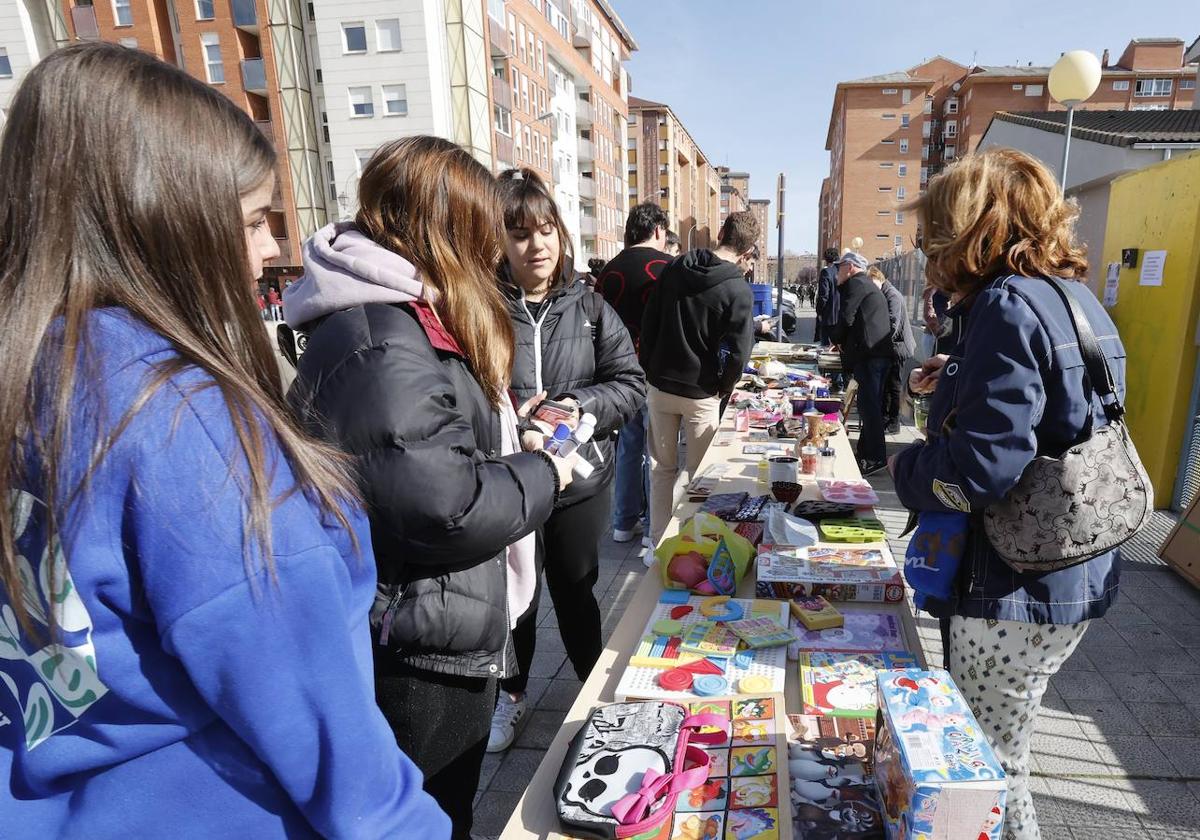 Un mercadillo solidario por Honduras