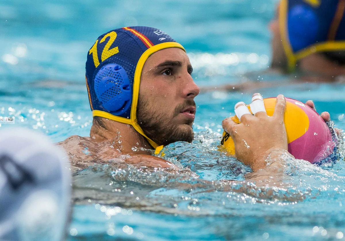 Víctor Gutiérrez, en un partido con la selección española.