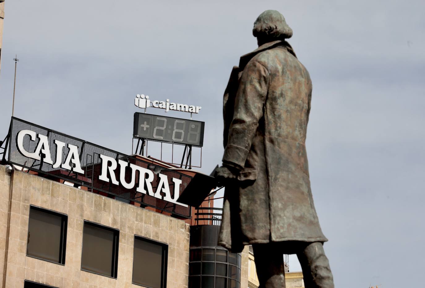 El termómetro de la Plaza Zorrilla marca 26 grados.