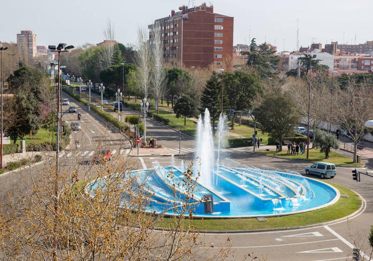 Imagen principal - Fuente de la rotonda del Paseo de Zorrilla.