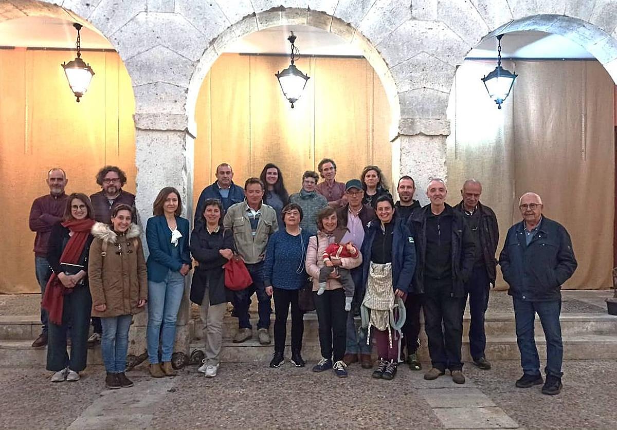 Participantes en la presentación protocolaria del proyecto Entremajuelos