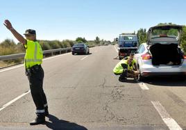 Control de la Guardia Civil de Tráfico en la autovía de Valladolid.