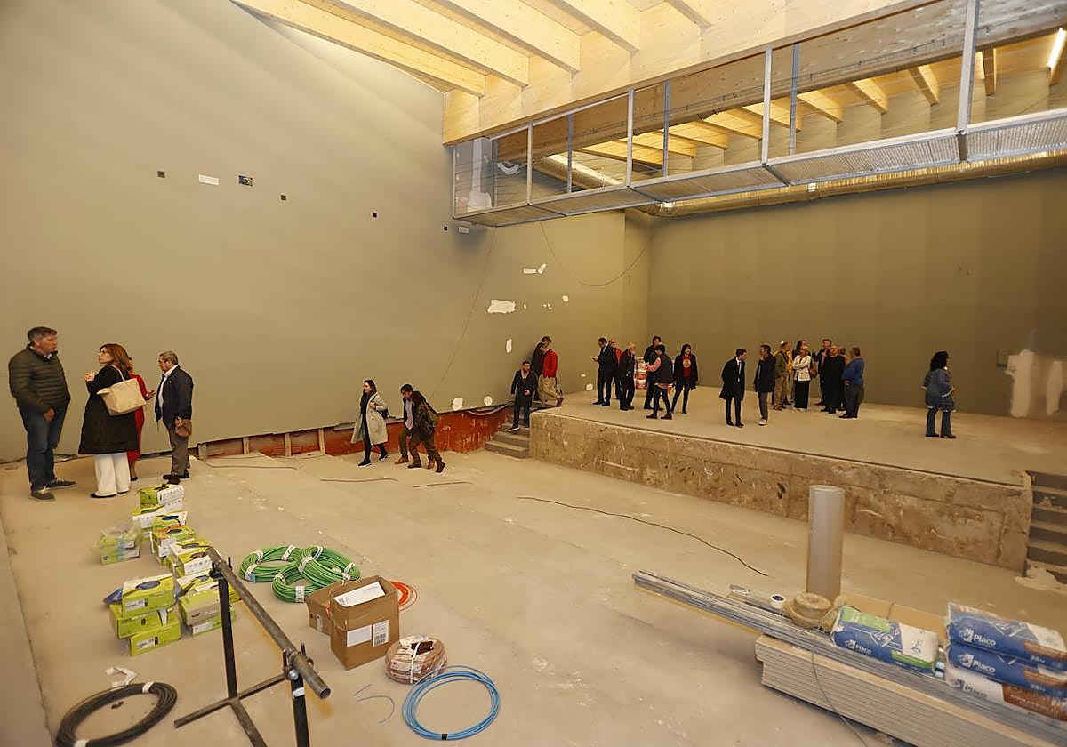 Visita al nuevo centro de artes escénicas.