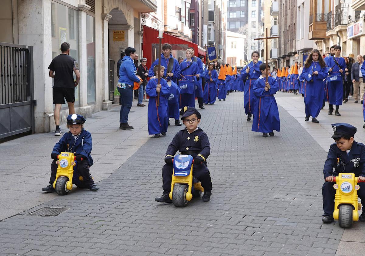 La procesión infantil del Divino Maestro por las calles de Palencia