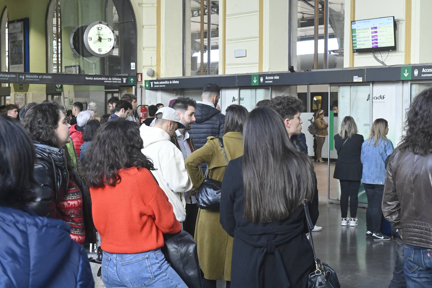 Afectados de 15 trenes sufren retrasos por una avería en Chamartín