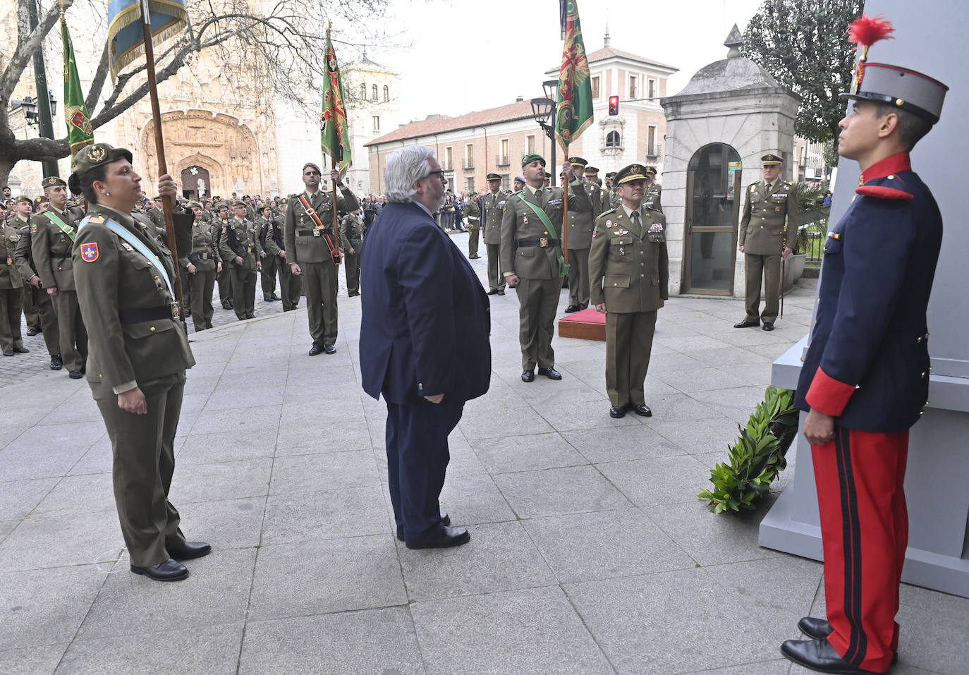 Arriado Solemne de la Bandera en la Plaza de San Pablo