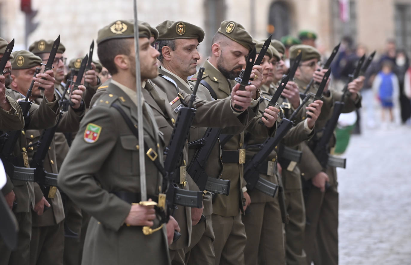 Arriado Solemne de la Bandera en la Plaza de San Pablo