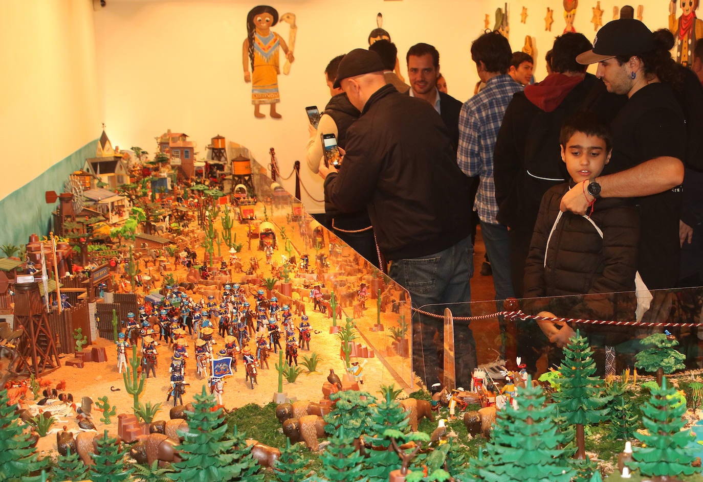 El viejo oeste de Playmobil en una exposición a favor del autismo