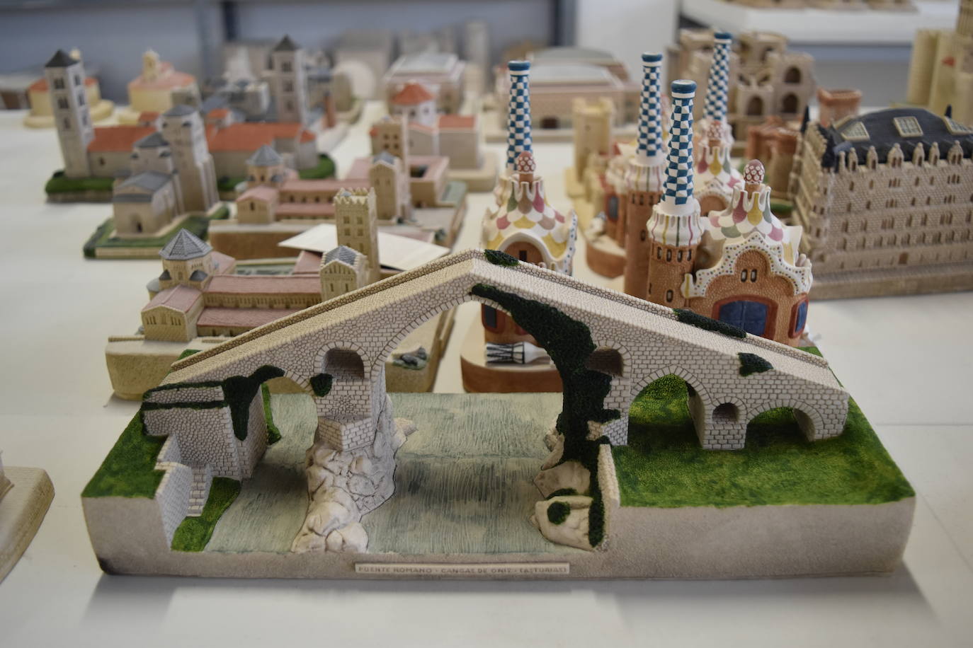 Miniaturas de arte en Aguilar