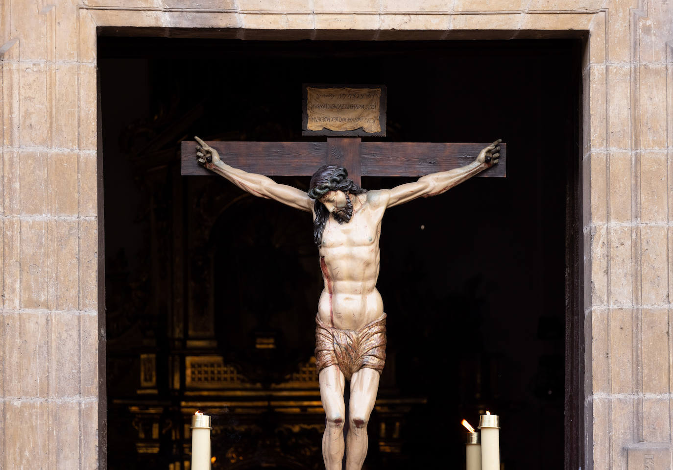 El Cristo de la Misión y el de las Cinco Llagas rezan en Valladolid por los vulnerables