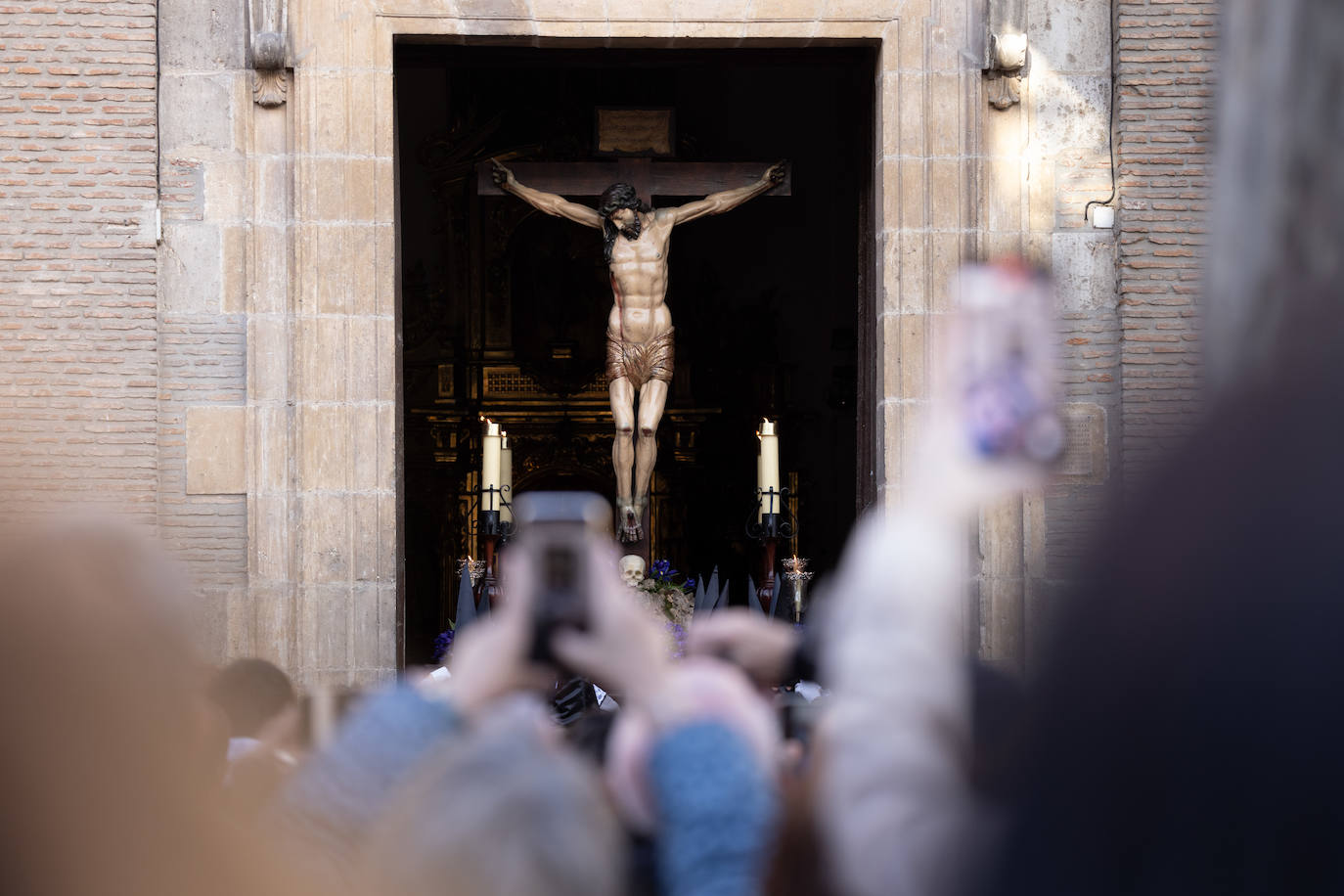 El Cristo de la Misión y el de las Cinco Llagas rezan en Valladolid por los vulnerables