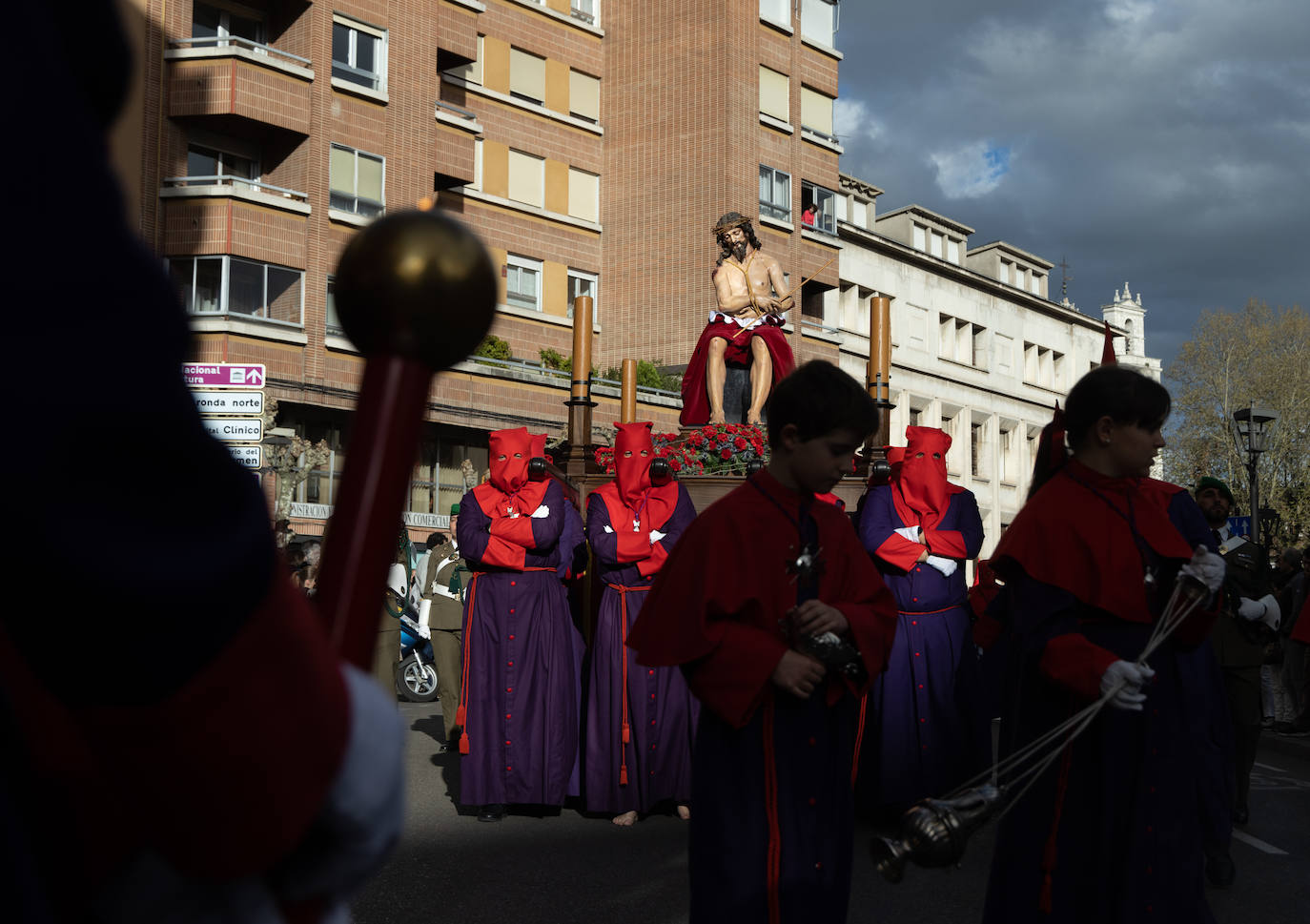 El Cristo de la Misión y el de las Cinco Llagas rezan en Valladolid por los vulnerables
