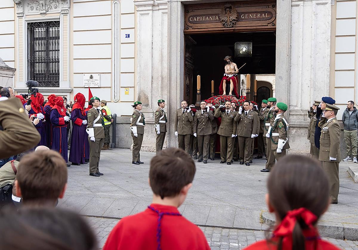 El Cristo de la Misión y el de las Cinco Llagas rezan en Valladolid por los vulnerables
