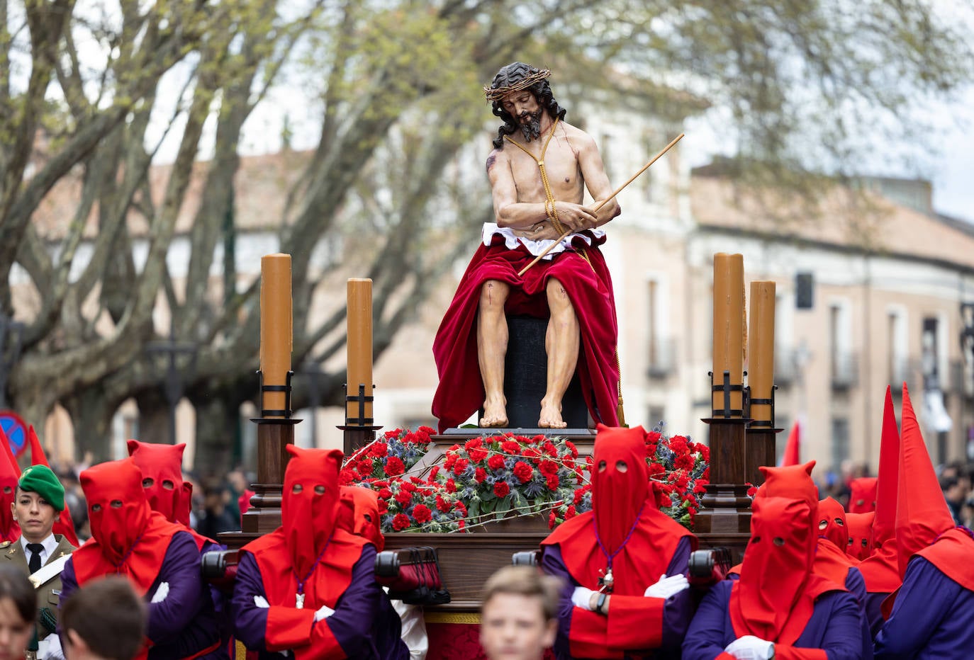 El Cristo de la Misión y el de las Cinco Llagas rezan en Valladolid por los vulnerables