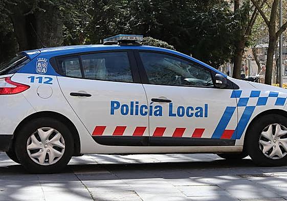 Un policía local desarma a una joven que intentaba quitarse la vida con un cuchillo