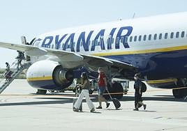 Un avión, en el aeropuerto de Villanubla.