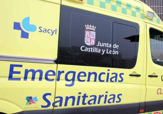 Una ambulancia en el Hospital de León.