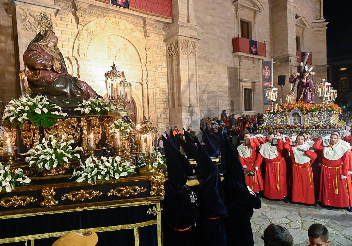 Valladolid se rinde ante el encuentro de Jesús con las Angustias