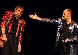 Faemino y Cansado, durante un espectáculo.