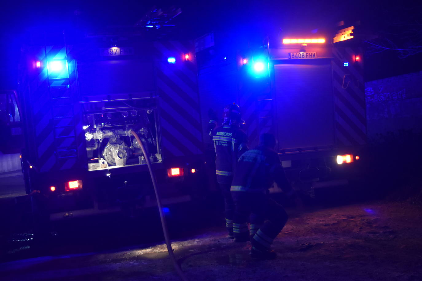 Así ardió la antigua harinera de Fontaneda en Aguilar