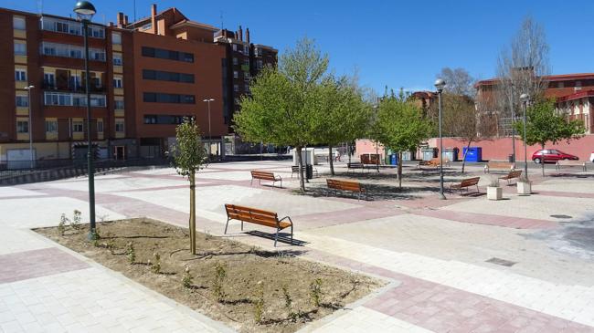 Imagen después - El antes y el después de la remodelación de la plaza del Aviador Gómez del Barco.