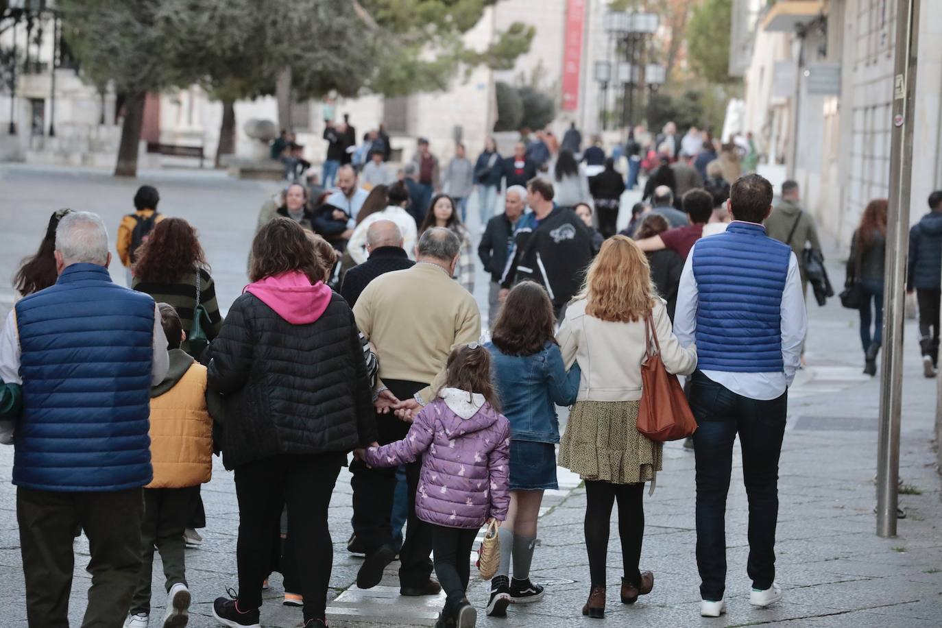 Calles llenas el Jueves Santo en Valladolid