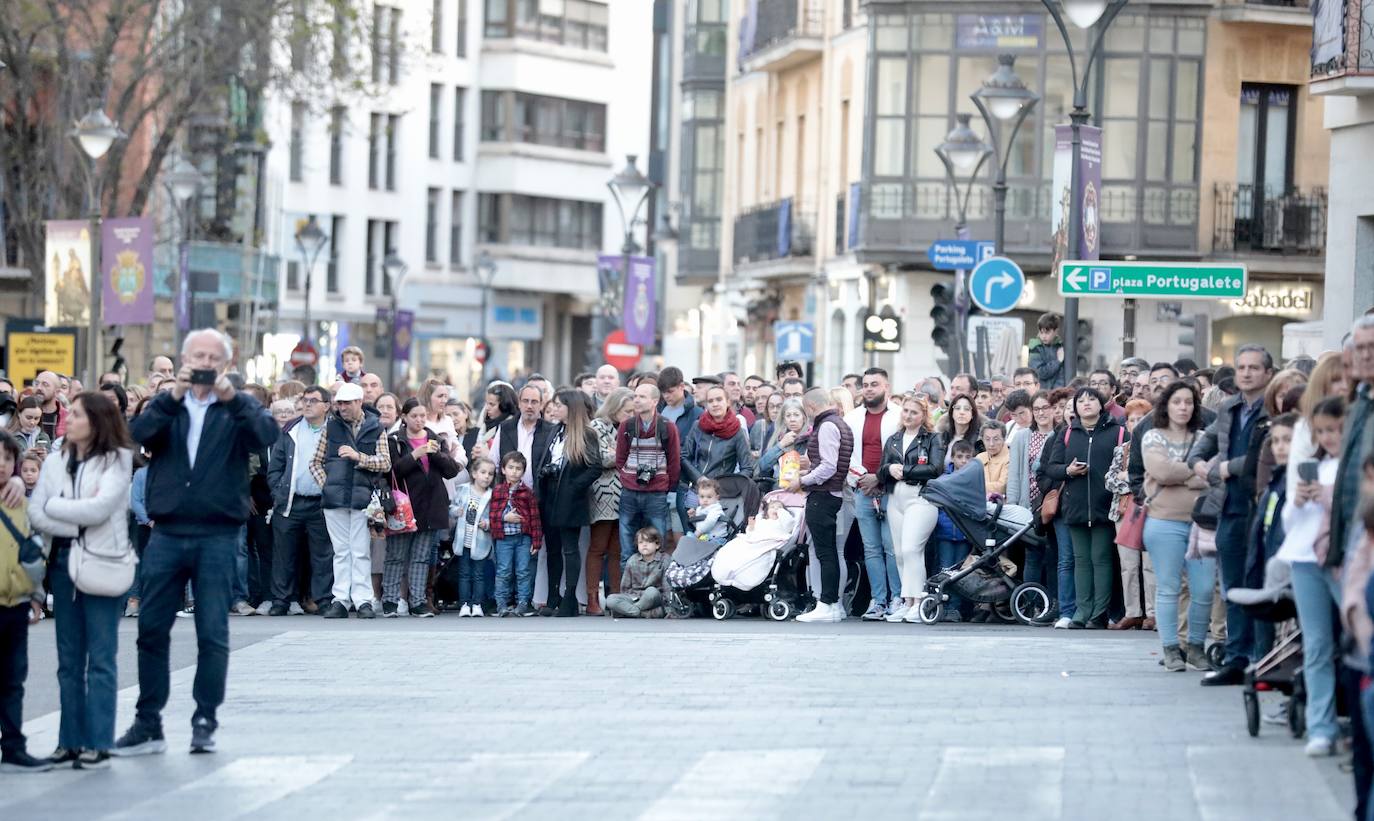 Calles llenas el Jueves Santo en Valladolid