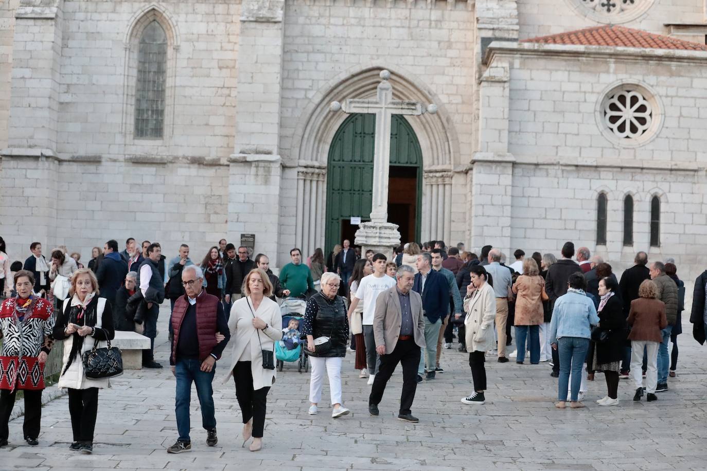 Calles llenas el Jueves Santo en Valladolid