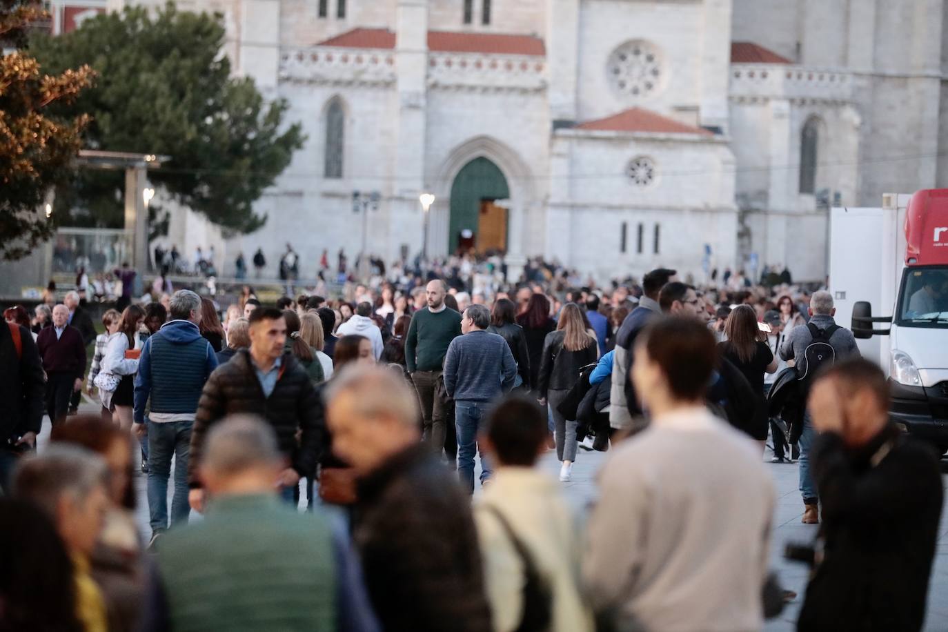 Calles llenas el Jueves Santo en Valladolid