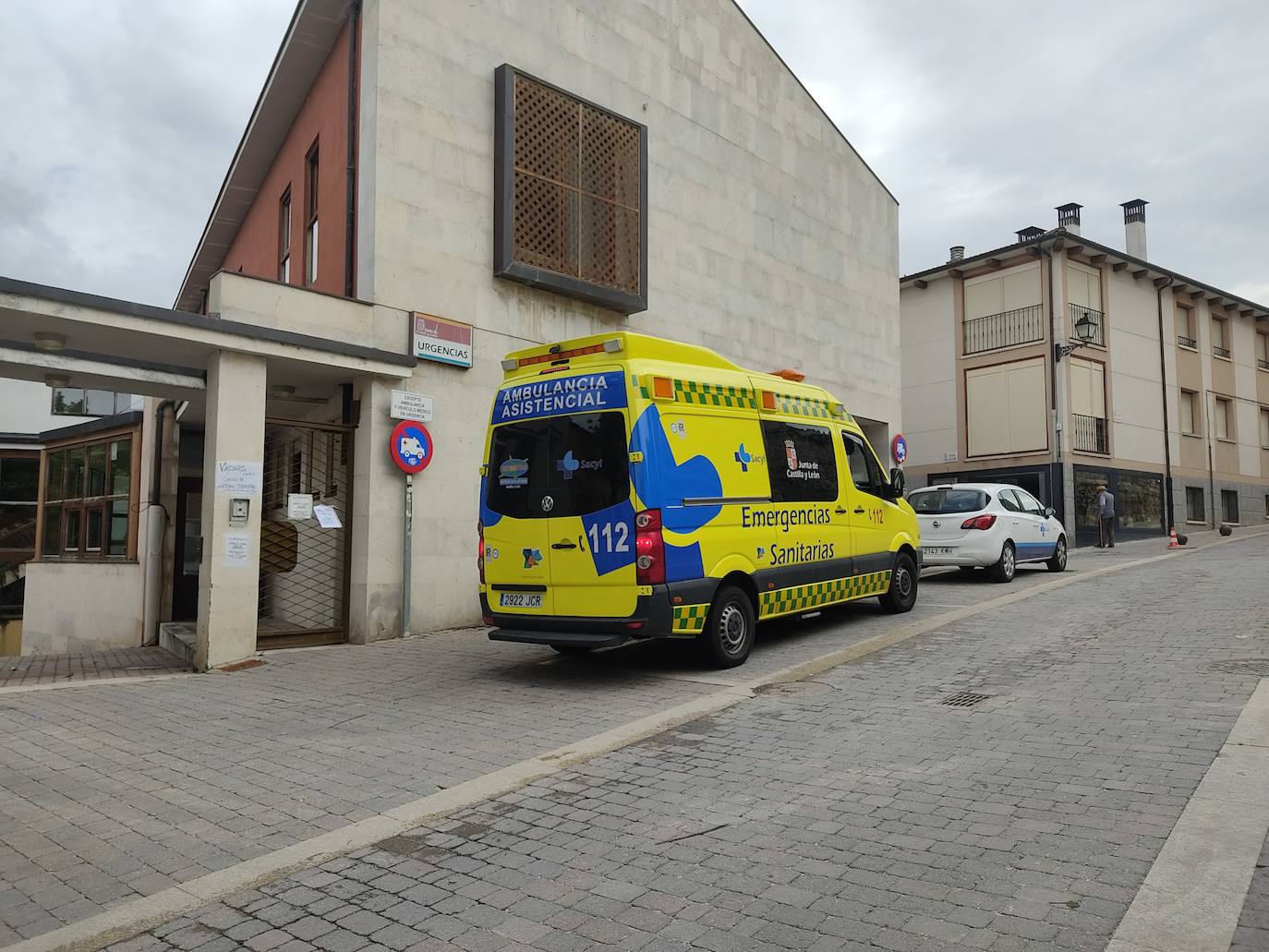 Ambulancia en el centro de salud de Cuéllar.