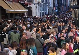 La calle Cascajares, por la tarde, con el centro de Valladolid en efervescencia.