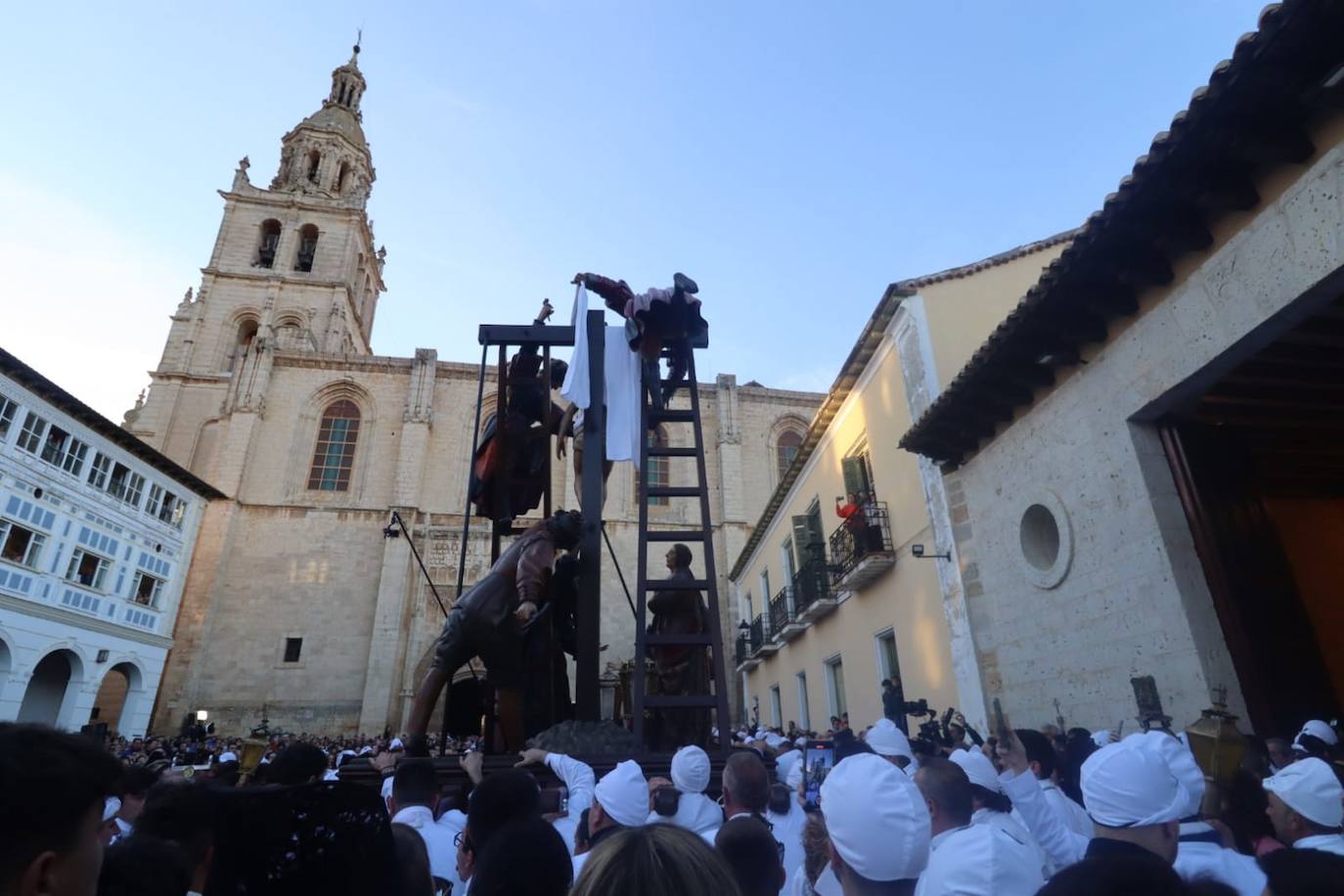 La salidad de los Pasos Grandes el Viernes Santo