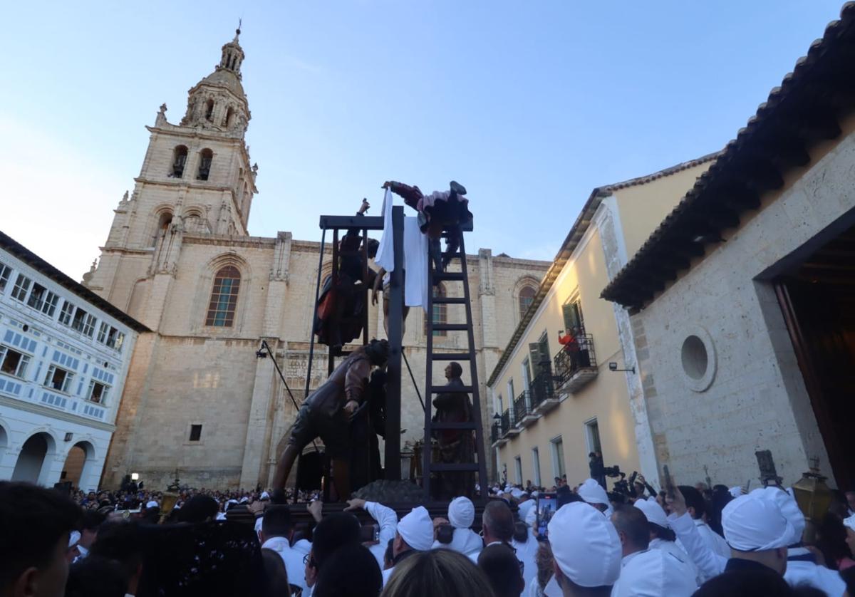 Miles de personas presencian en Rioseco la salida de los Pasos Grandes