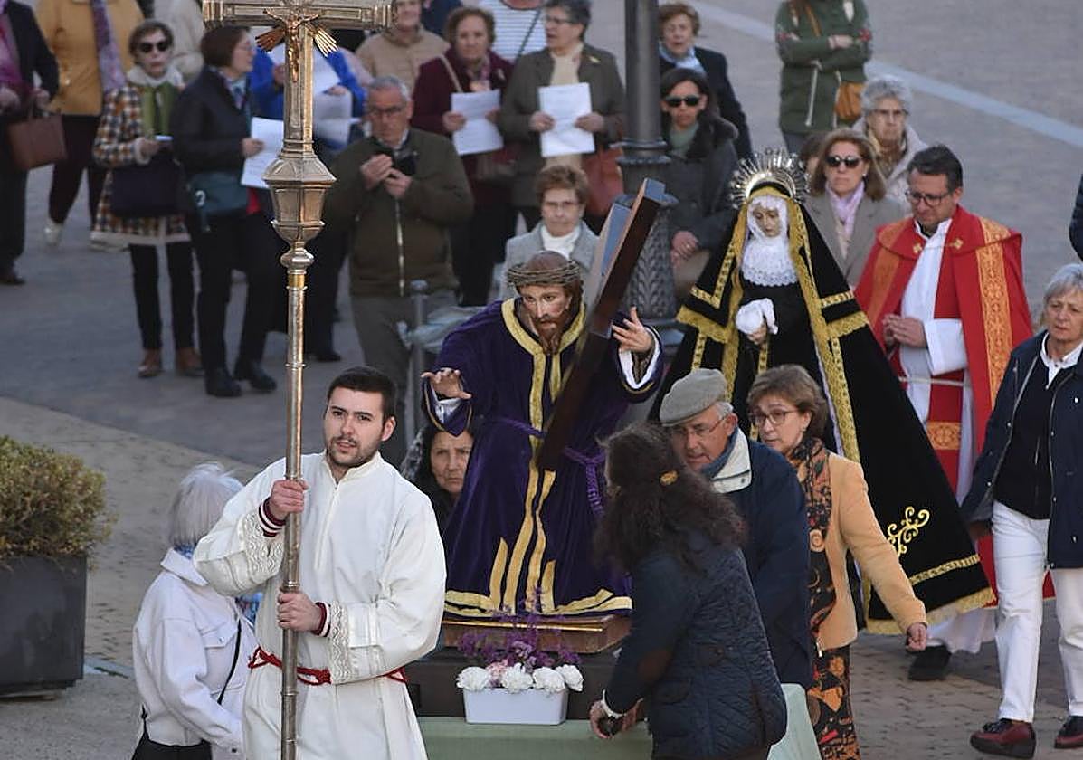Procesión con las tallas barrocas de Nuestro Padre Jesús Nazareno y la Dolorosa