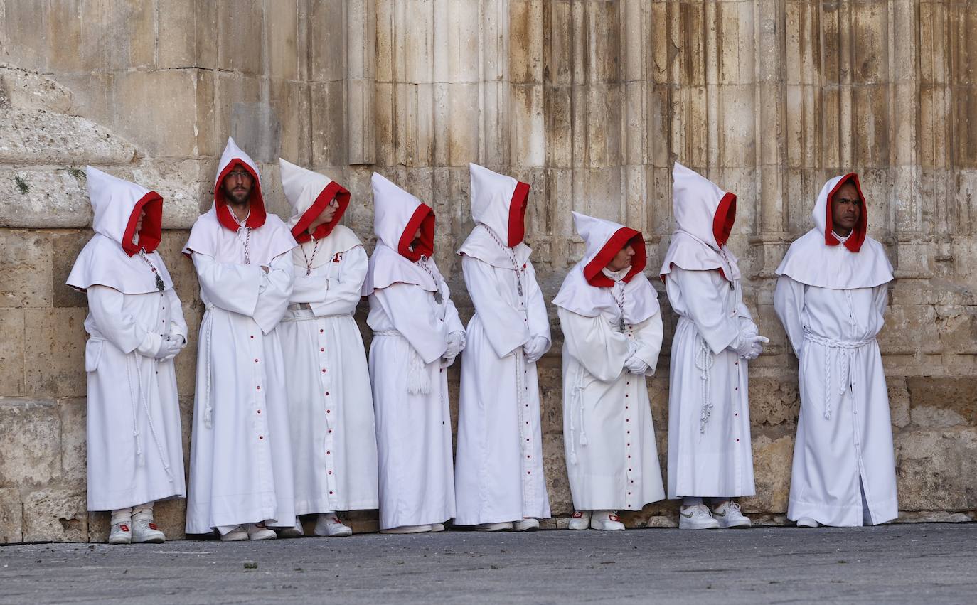 La vistosidad del Descendimiento y el Santo Entierro